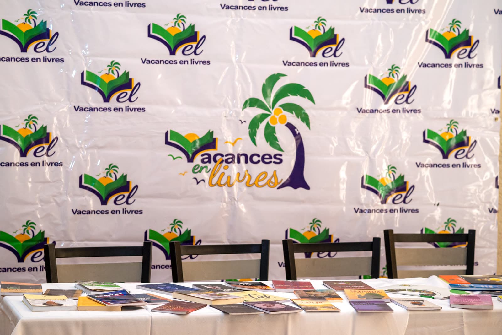 Le stand et les ouvrages présentés.